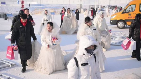 冰雪集体婚礼怎么报名_冰雪集体婚礼多少钱