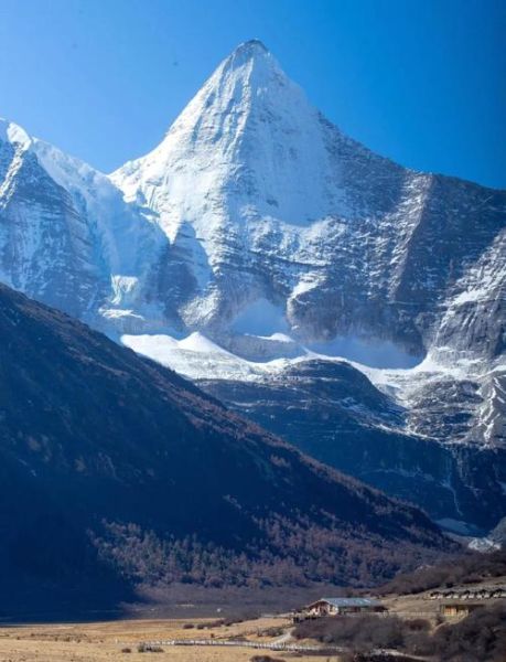 稻城冰雪融化的早晨_最佳观赏时间