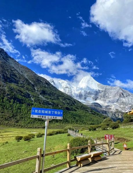 稻城冰雪融化的早晨_最佳观赏时间