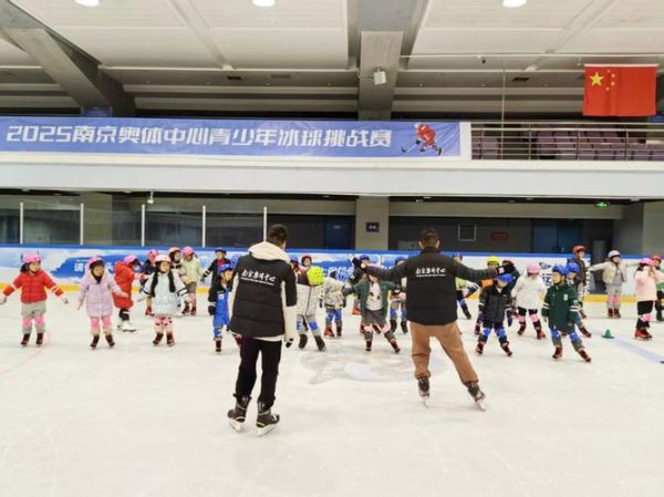 青岛冰雪轮滑俱乐部哪家好_零基础怎么选