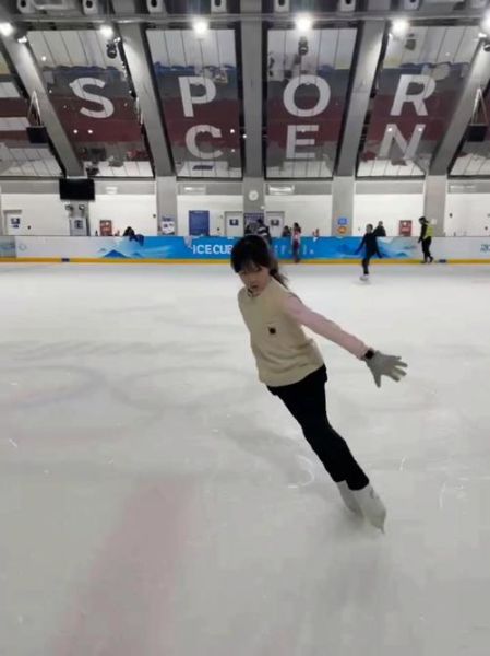 冰雪花样滑冰技巧_初学者怎么练