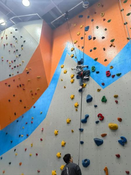 户外攀岩教学_初学者如何入门