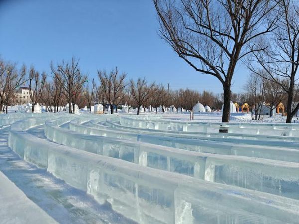 冰雪动静是什么_如何拍摄冰雪动静结合的照片