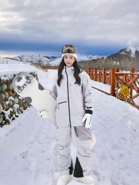 冰雪衣服怎么搭配_冰雪衣服保暖吗