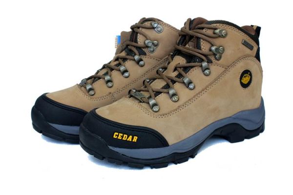 户外鞋什么牌子好_徒步鞋和登山鞋区别