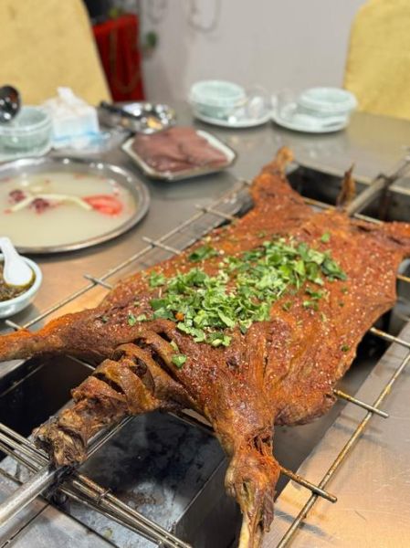 高原烤全羊怎么做_高原烤全羊多少钱一只