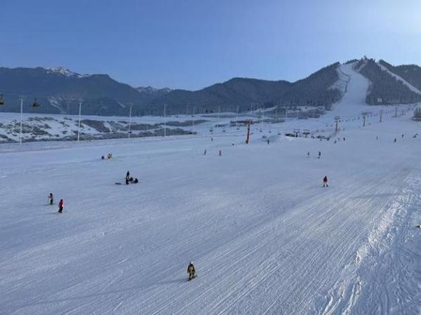 新疆冰雪旅游最佳时间_新疆滑雪哪里最好