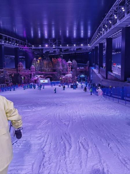 室内冰雪乐园怎么玩_室内滑雪场多少钱