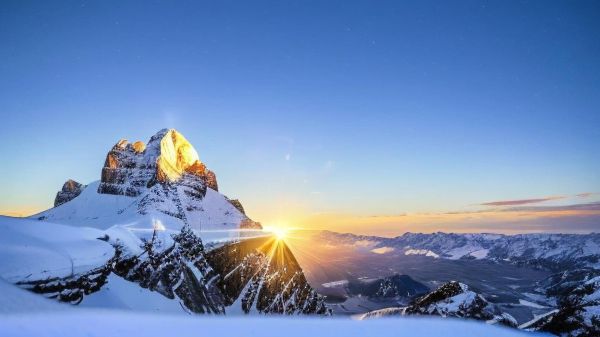 冰雪奇缘雪山图片大全_高清壁纸哪里下载