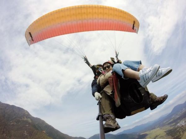 朝雾高原滑翔体验价格_朝雾高原滑翔伞安全吗