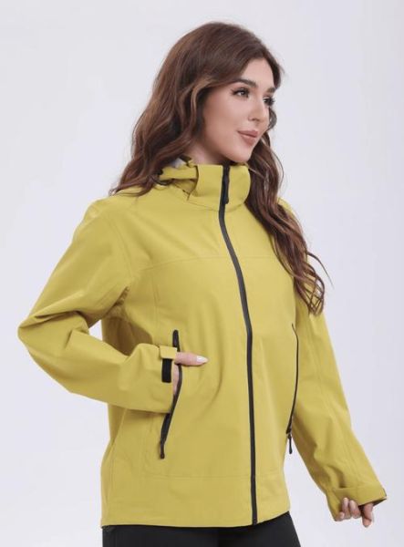 户外冲锋衣哪个牌子好_如何挑选高性价比户外装备