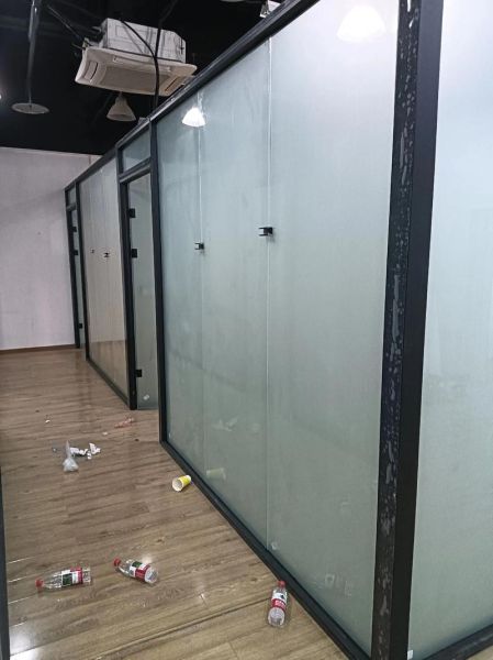 北京玻璃隔断厂家哪家好_价格多少钱一平方