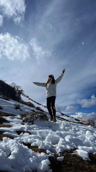 高原拍照穿什么颜色_高原拍照怎么拍好看