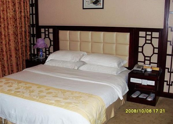 凤凰高原红艺术酒店在哪里_住一晚多少钱